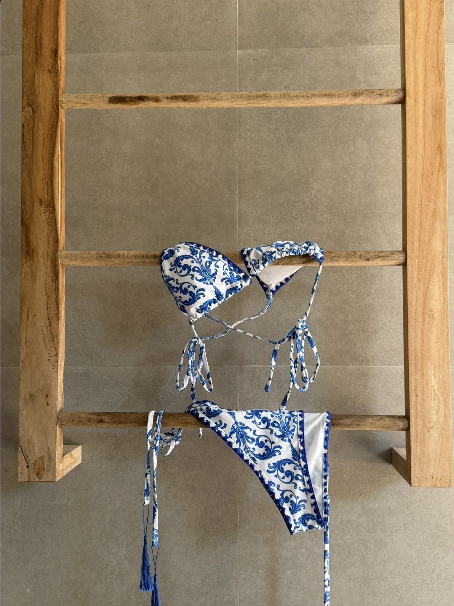 Bikini flatlay